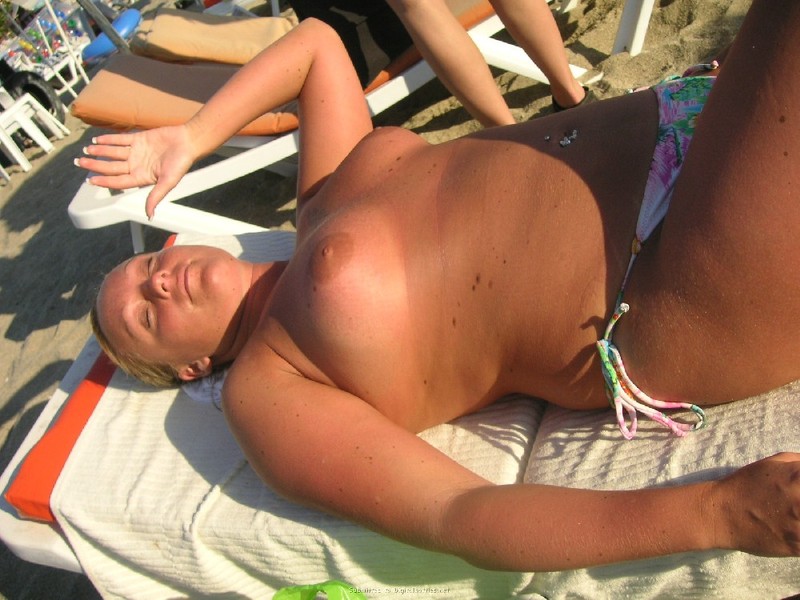 Сексуальная пышечка любит загорать топлес 24 фотография Сексуальная пышечка любит загорать топлес 24 фотография