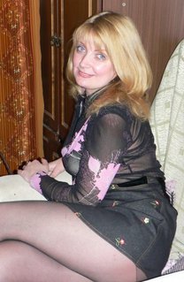 Зрелая мадам в сексуальном белье