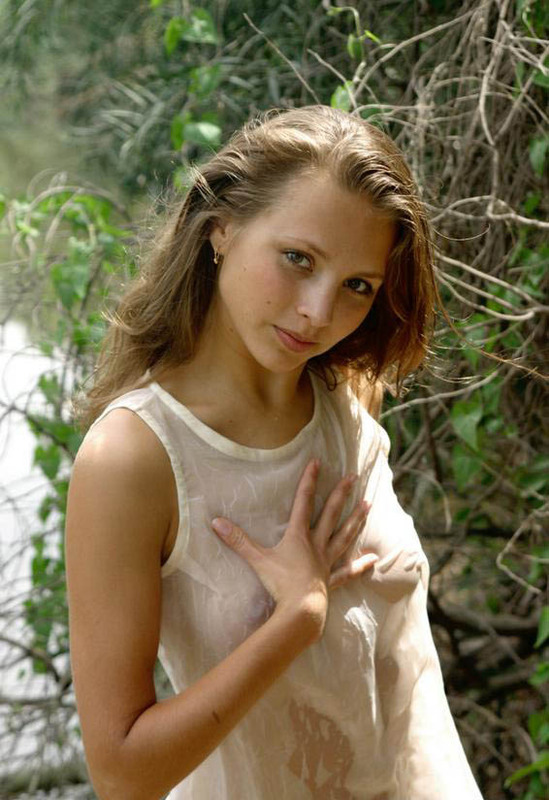 Худенькая зазноба обсмотрела грудь в тропическом лесу 12 фотография Худенькая зазноба обсмотрела грудь в тропическом лесу 12 фотография