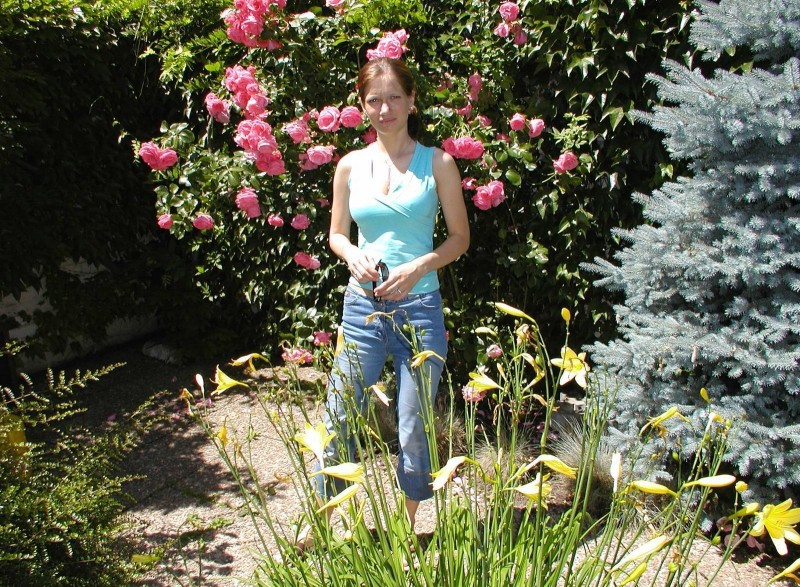 Строптивая любовница разделась на кровати 1 фотография Строптивая любовница разделась на кровати 1 фотография