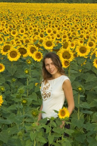 Изящная милашка оголилась на природе 4 фотография Изящная милашка оголилась на природе 4 фотография