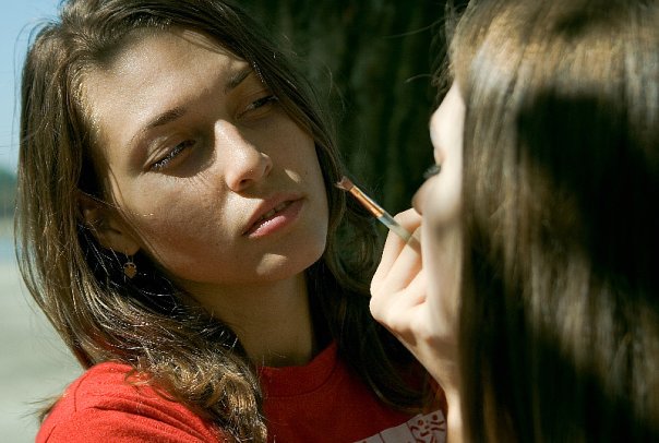 Изящная милашка оголилась на природе 2 фотография Изящная милашка оголилась на природе 2 фотография