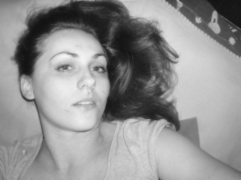 Худенькая девушка красуется своими большими сиьсками 2 фотография Худенькая девушка красуется своими большими сиьсками 2 фотография