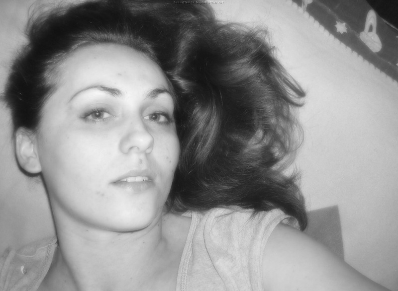 Худенькая девушка красуется своими большими сиьсками 16 фотография Худенькая девушка красуется своими большими сиьсками 16 фотография