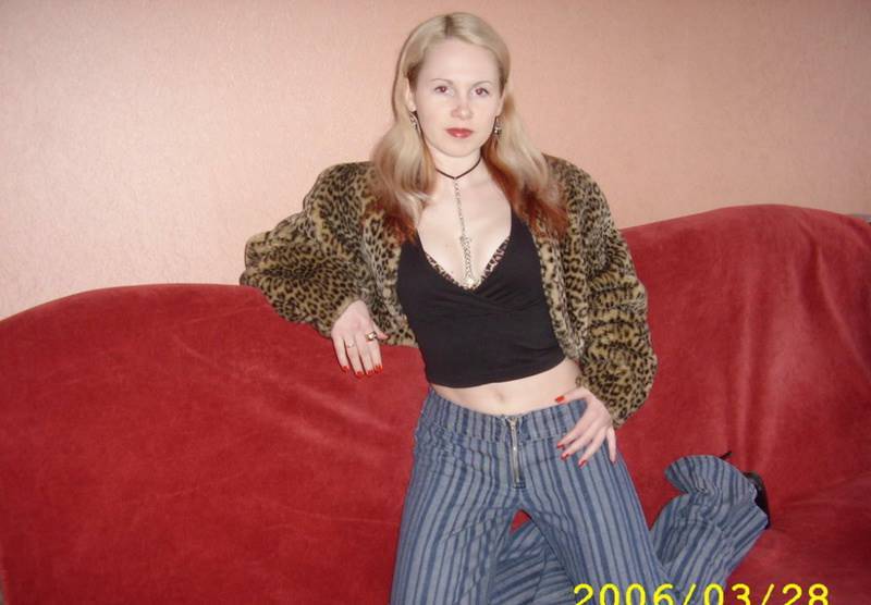 Блонда примеряет сексуальные наряды 9 фотография Блонда примеряет сексуальные наряды 9 фотография