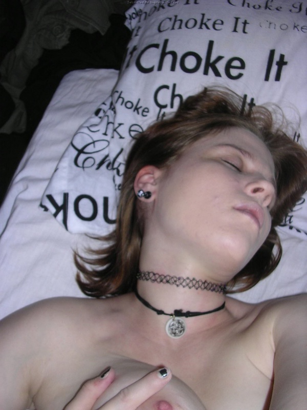 Симпатичная девушка устроила ночное селфи 6 фотография Симпатичная девушка устроила ночное селфи 6 фотография