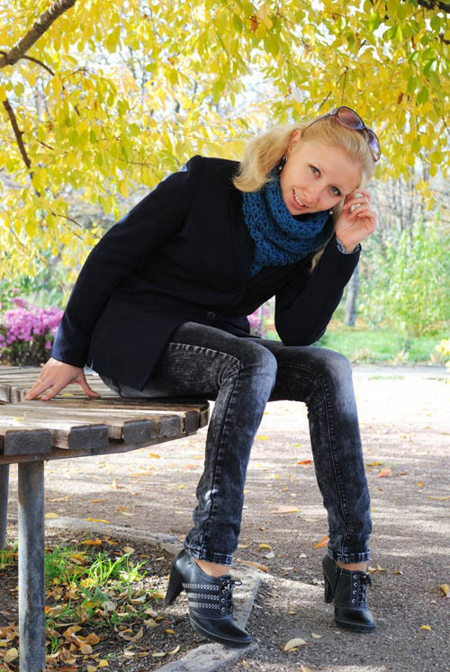 Хрупкая блондинка нагишом прогуливается по лесу 10 фотография Хрупкая блондинка нагишом прогуливается по лесу 10 фотография