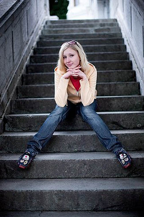 Хрупкая блондинка нагишом прогуливается по лесу 5 фотография Хрупкая блондинка нагишом прогуливается по лесу 5 фотография