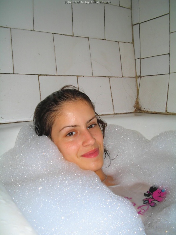 Пышногрудая стройняшка купается в ванной 7 фотография Пышногрудая стройняшка купается в ванной 7 фотография