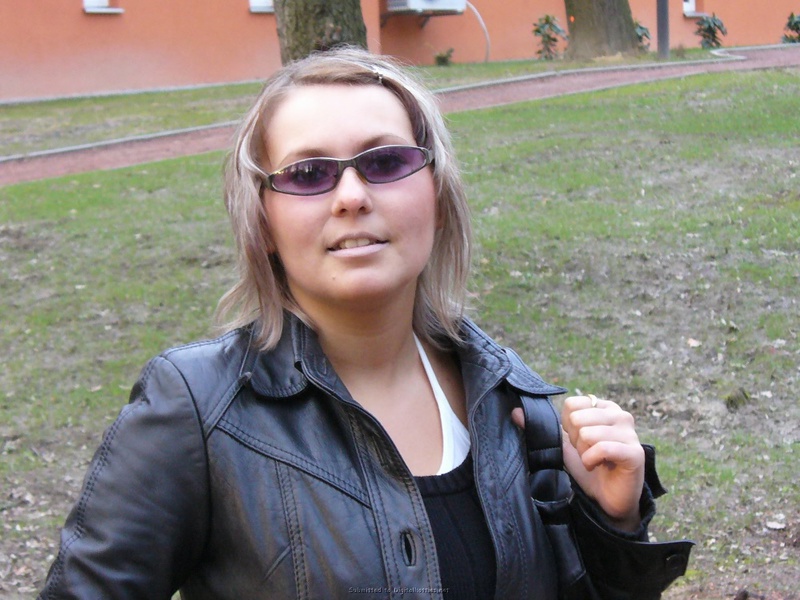 Полненькая мамзель соблазняет страстного супруга 1 фотография Полненькая мамзель соблазняет страстного супруга 1 фотография