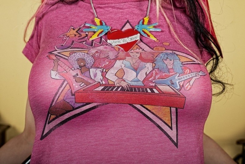 Нимфоманка показала свои красивые сиськи 4 фотография Нимфоманка показала свои красивые сиськи 4 фотография