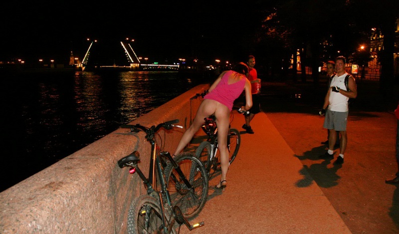 Задрала платье и похвасталась волосатой пилоткой 9 фотография Задрала платье и похвасталась волосатой пилоткой 9 фотография