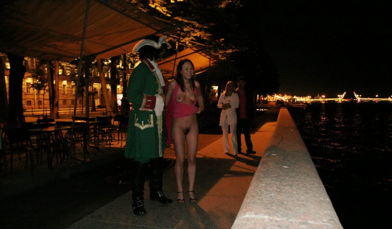 Задрала платье и похвасталась волосатой пилоткой 8 фотография Задрала платье и похвасталась волосатой пилоткой 8 фотография