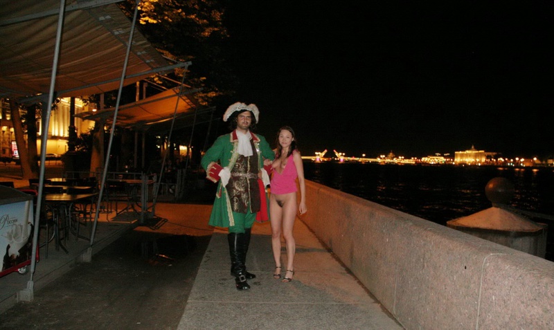 Задрала платье и похвасталась волосатой пилоткой 6 фотография Задрала платье и похвасталась волосатой пилоткой 6 фотография