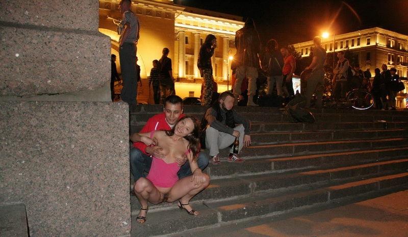 Задрала платье и похвасталась волосатой пилоткой 17 фотография Задрала платье и похвасталась волосатой пилоткой 17 фотография