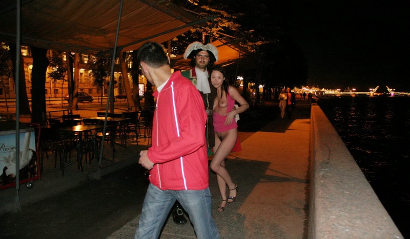 Задрала платье и похвасталась волосатой пилоткой 7 фотография Задрала платье и похвасталась волосатой пилоткой 7 фотография