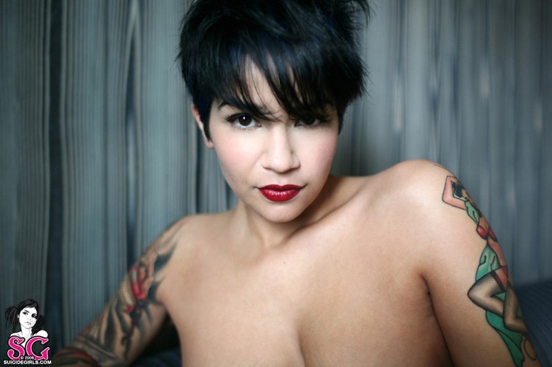 Резвая повариха позирует нагая на диване 11 фотография Резвая повариха позирует нагая на диване 11 фотография