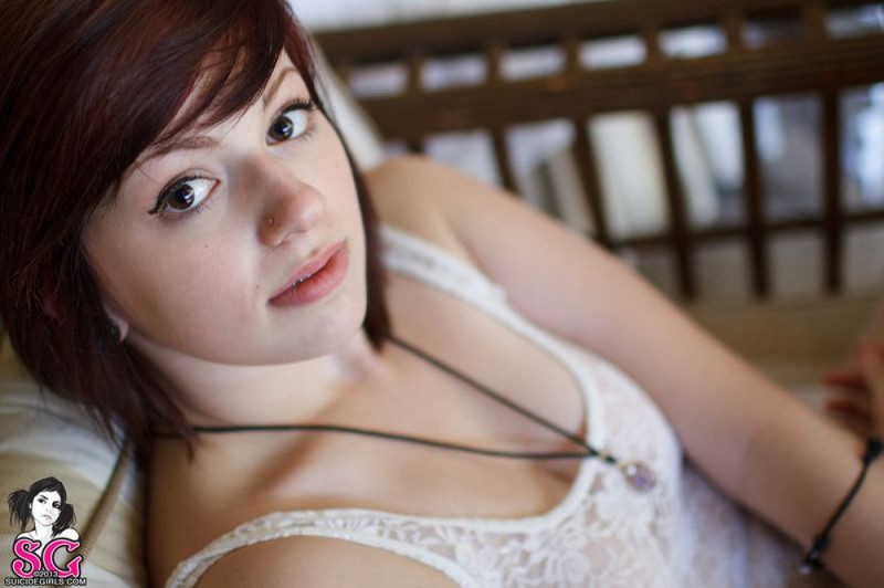 Игривая студентка выставляет красивую грудь 21 фотография Игривая студентка выставляет красивую грудь 21 фотография