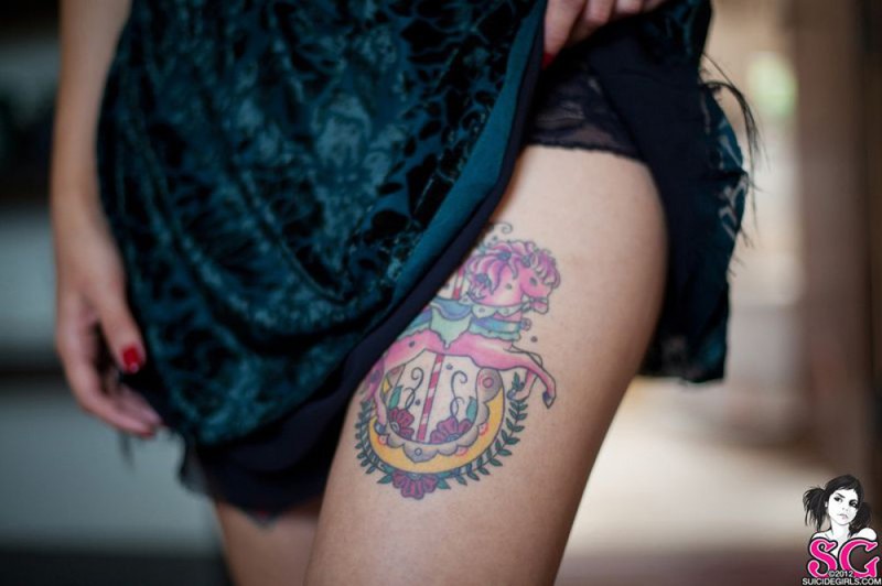 Неформалка с цветными тату показала аппетитную щелку 38 фотография Неформалка с цветными тату показала аппетитную щелку 38 фотография