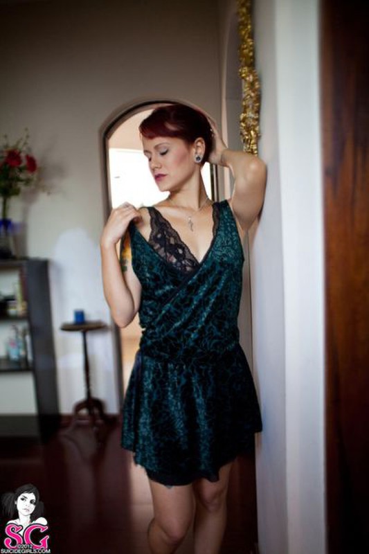 Неформалка с цветными тату показала аппетитную щелку 40 фотография Неформалка с цветными тату показала аппетитную щелку 40 фотография