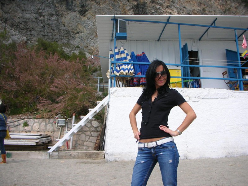 Мадам в чулках выставляет волосатую вульву 2 фотография Мадам в чулках выставляет волосатую вульву 2 фотография