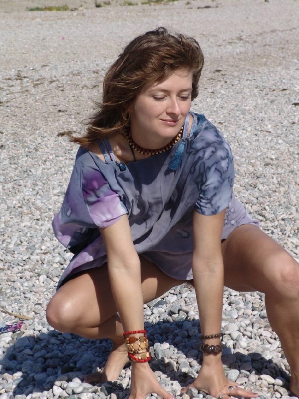 Эффектная чика проветрила волосатую промежность на пляже 2 фотография Эффектная чика проветрила волосатую промежность на пляже 2 фотография