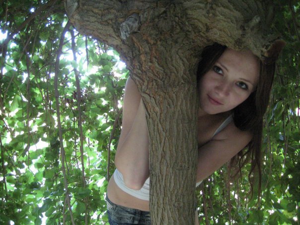 Сексуальная модель позирует на диком пляже 3 фотография Сексуальная модель позирует на диком пляже 3 фотография