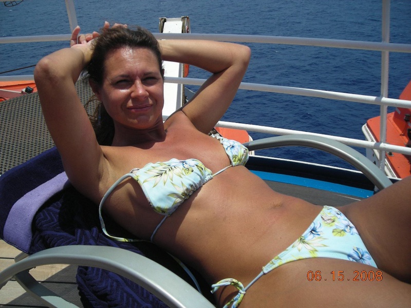 Зрелую давалку оттрахали на палубе круизного лайнера 1 фотография Зрелую давалку оттрахали на палубе круизного лайнера 1 фотография