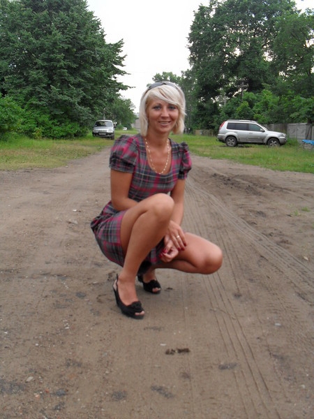 Белокурая мамаша в разных нарядах снимает себя на камеру 19 фотография Белокурая мамаша в разных нарядах снимает себя на камеру 19 фотография