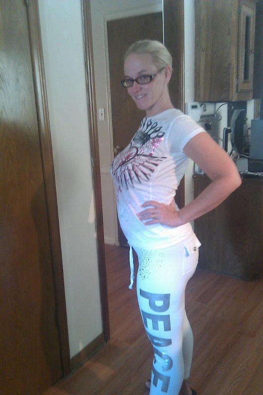 Белокурая мамаша с пышными формами отсасывает кавалеру и позирует голышом 3 фотография Белокурая мамаша с пышными формами отсасывает кавалеру и позирует голышом 3 фотография