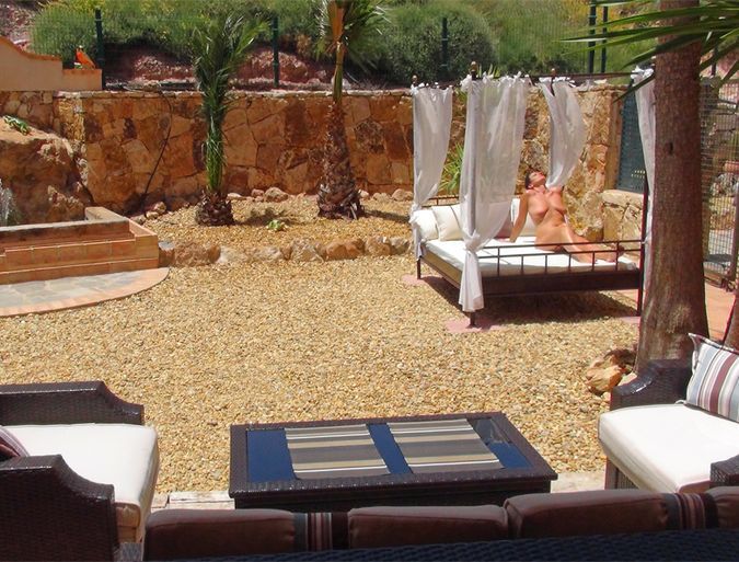 Бывшая возлюбленная не стесняется ходить без одежды 3 фотография Бывшая возлюбленная не стесняется ходить без одежды 3 фотография