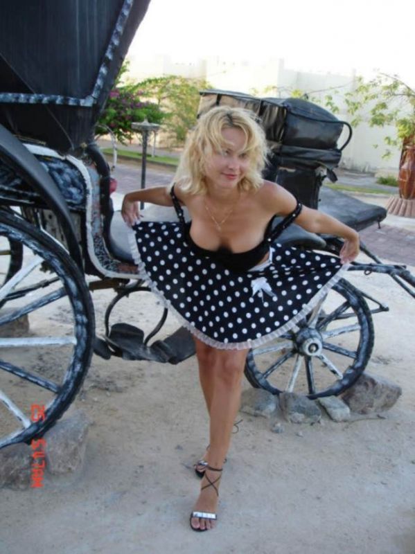 Стройная блондинка разделась на побережье мертвого моря 10 фотография Стройная блондинка разделась на побережье мертвого моря 10 фотография