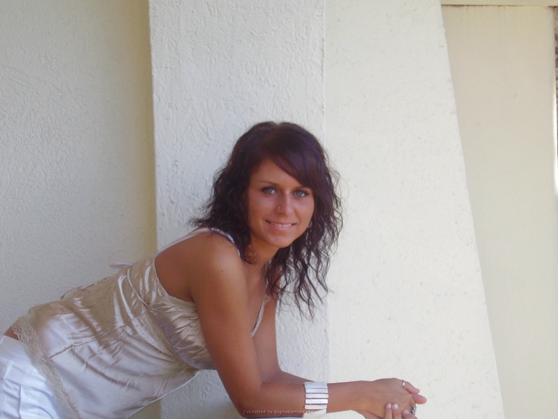 Голая стройняшка делает минет на природе 3 фотография Голая стройняшка делает минет на природе 3 фотография