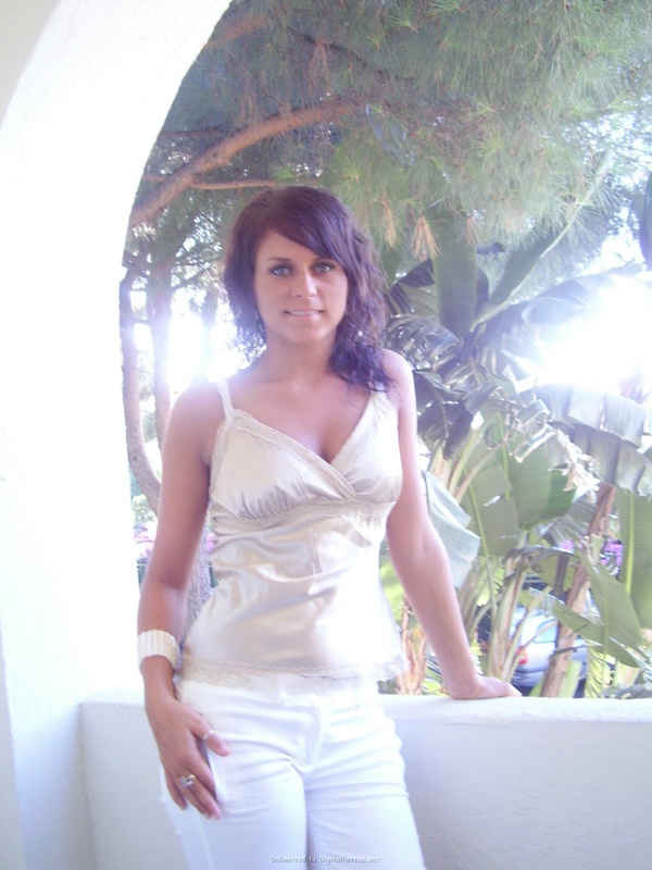 Голая стройняшка делает минет на природе 2 фотография Голая стройняшка делает минет на природе 2 фотография