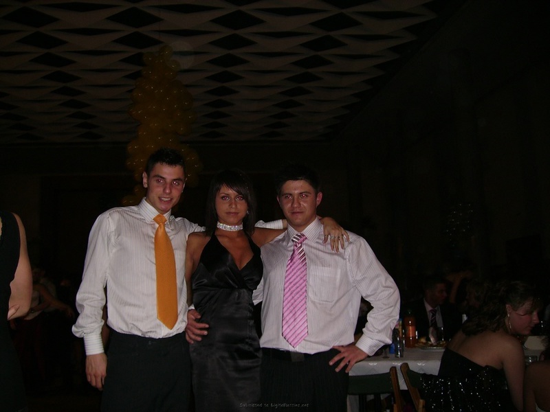 Голая стройняшка делает минет на природе 1 фотография Голая стройняшка делает минет на природе 1 фотография