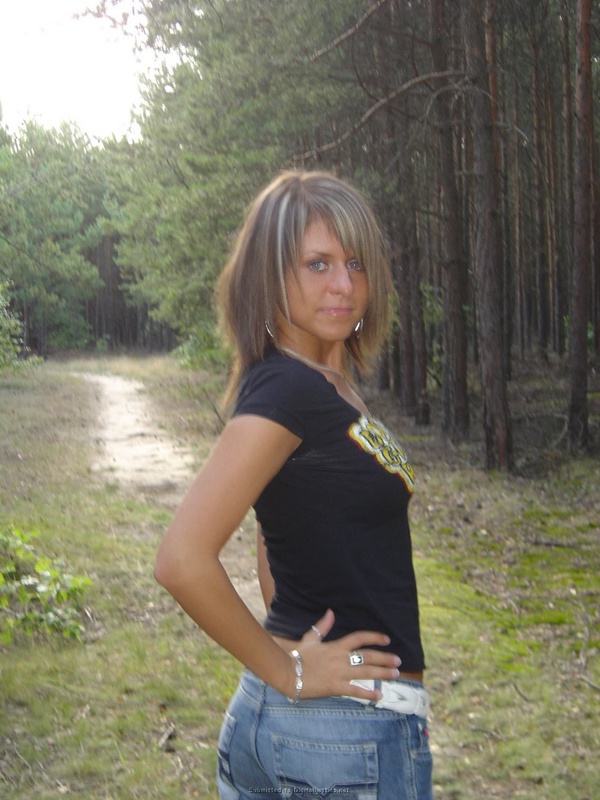 Голая стройняшка делает минет на природе 6 фотография Голая стройняшка делает минет на природе 6 фотография