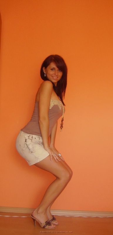 Голая стройняшка делает минет на природе 15 фотография Голая стройняшка делает минет на природе 15 фотография