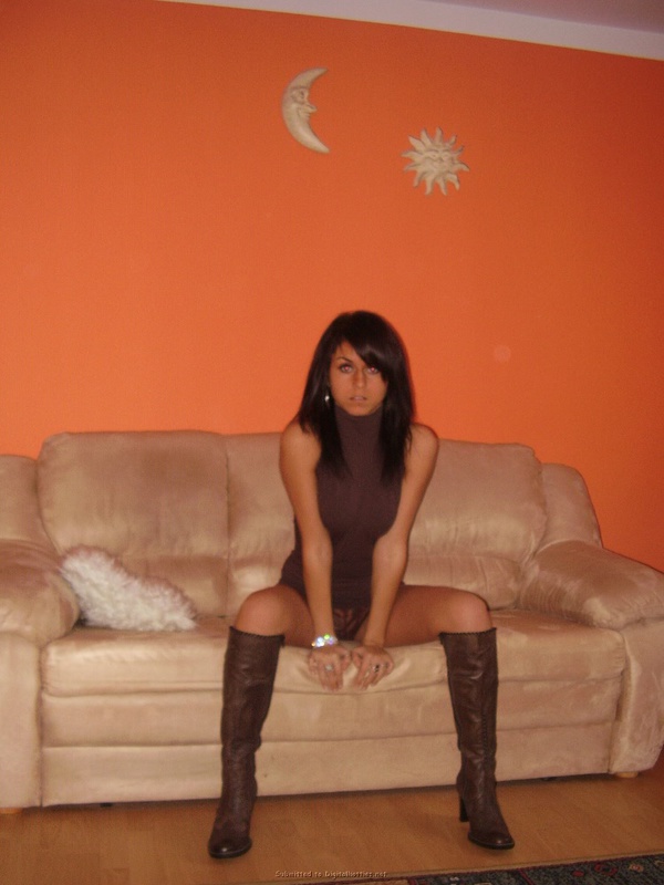 Голая стройняшка делает минет на природе 20 фотография Голая стройняшка делает минет на природе 20 фотография