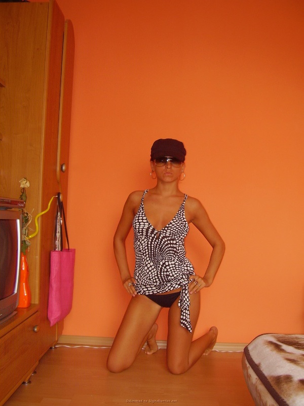 Голая стройняшка делает минет на природе 18 фотография Голая стройняшка делает минет на природе 18 фотография