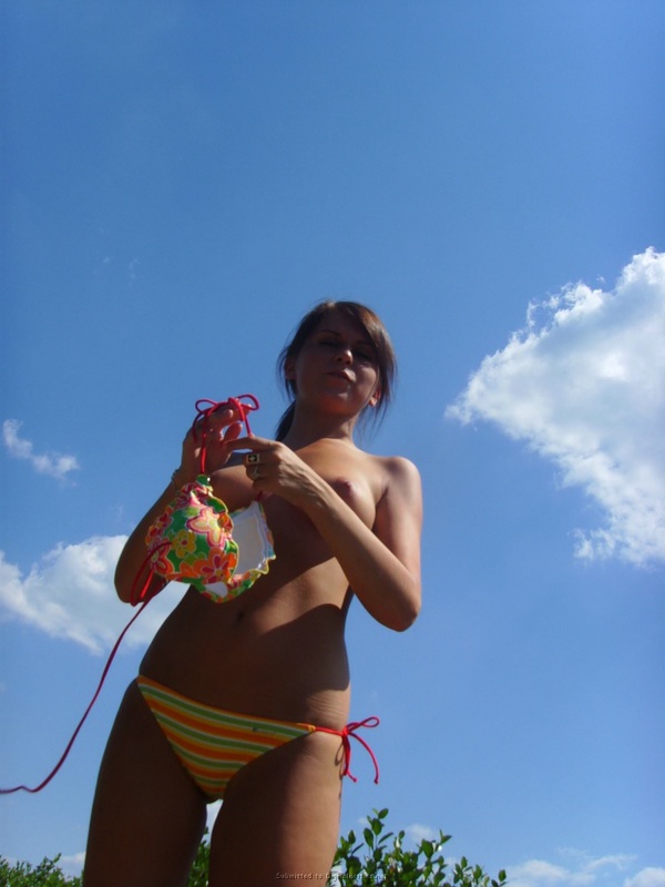 Голая стройняшка делает минет на природе 31 фотография Голая стройняшка делает минет на природе 31 фотография