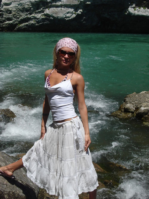 Белокурая дрянь показывает пикантные места 2 фотография Белокурая дрянь показывает пикантные места 2 фотография