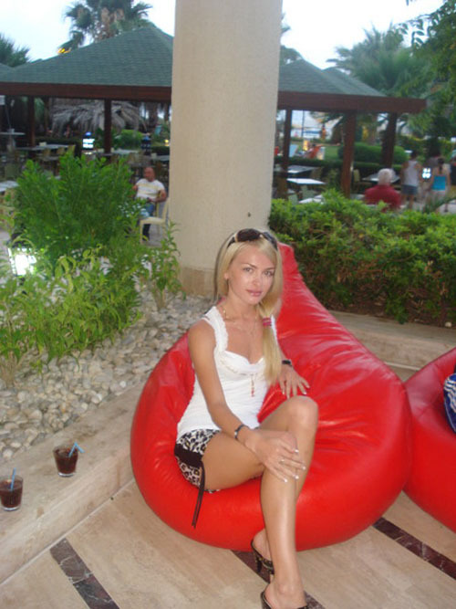 Белокурая дрянь показывает пикантные места 5 фотография Белокурая дрянь показывает пикантные места 5 фотография