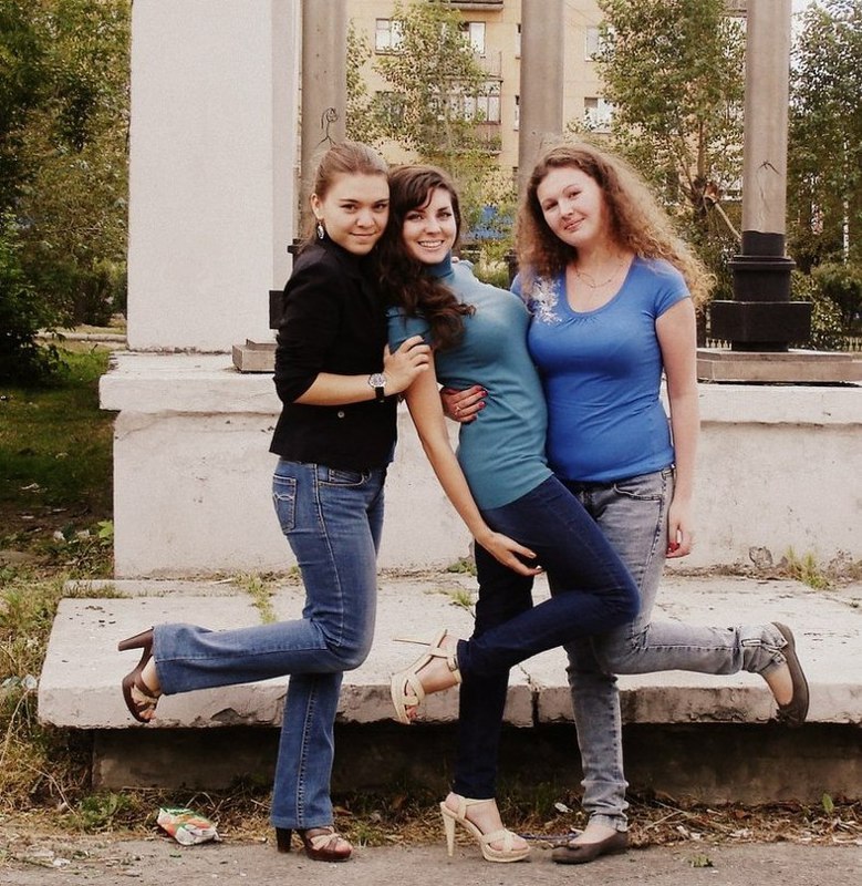 Модель ню отправилась в весенний сад 2 фотография Модель ню отправилась в весенний сад 2 фотография