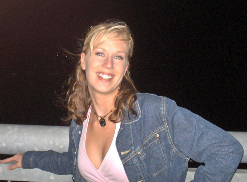 Зрелая леди голышом на кровати 1 фотография Зрелая леди голышом на кровати 1 фотография