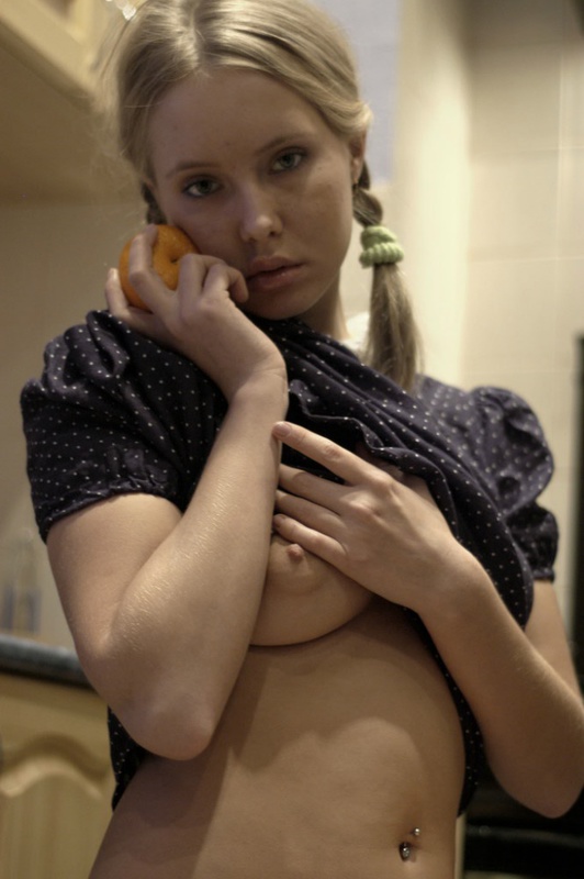 Стройная домработница показала киску работодателю 10 фотография Стройная домработница показала киску работодателю 10 фотография