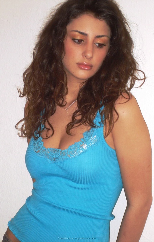 Эффектная девушка хвастается медовыми сосками 1 фотография Эффектная девушка хвастается медовыми сосками 1 фотография