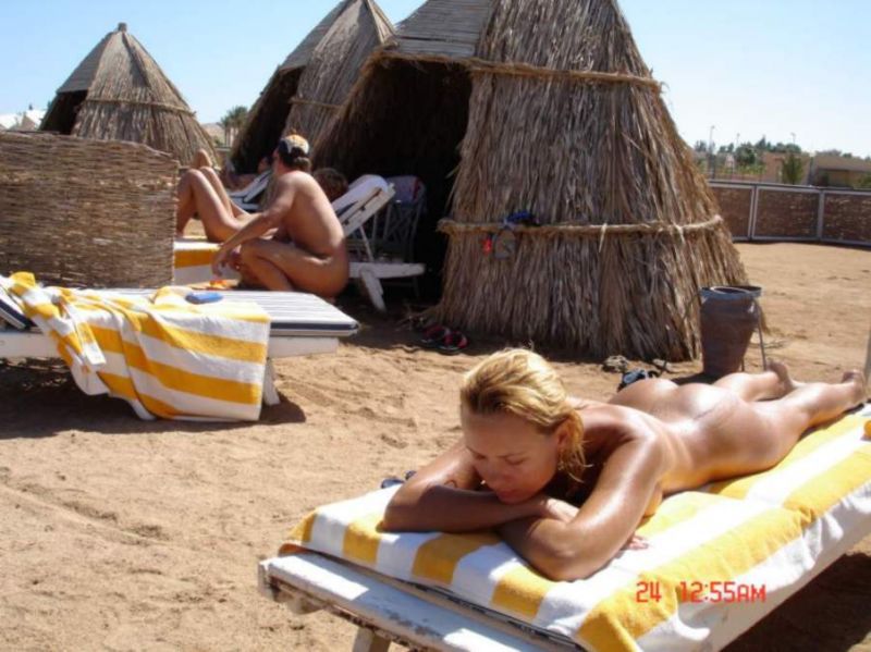 Грудастая озорница нагишом в нудистском племени 5 фотография Грудастая озорница нагишом в нудистском племени 5 фотография