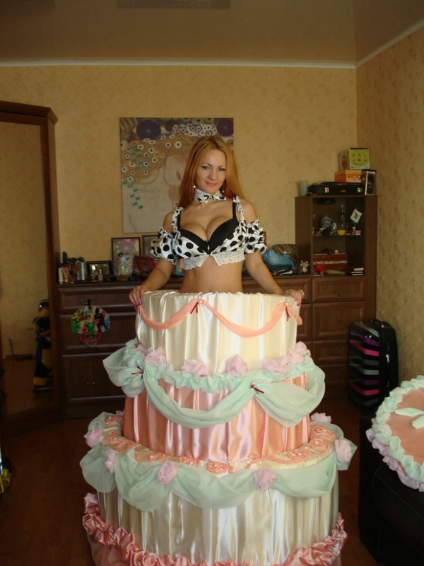 Рыжеволосая танцовщица блещет большими дойками 8 фотография Рыжеволосая танцовщица блещет большими дойками 8 фотография