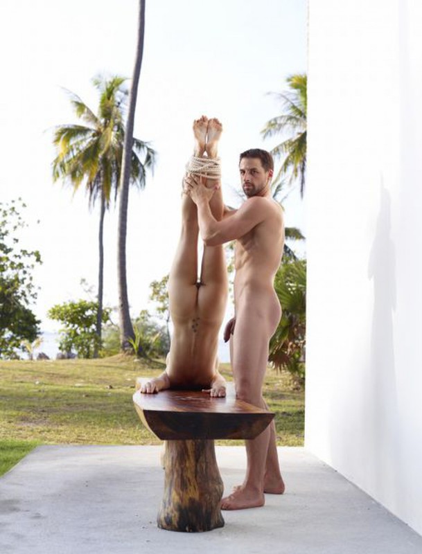 Супружеская пара голышом на заднем дворе 8 фотография Супружеская пара голышом на заднем дворе 8 фотография