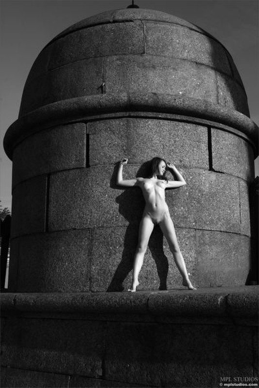 Знатная стерва разделась ради славы 18 фотография